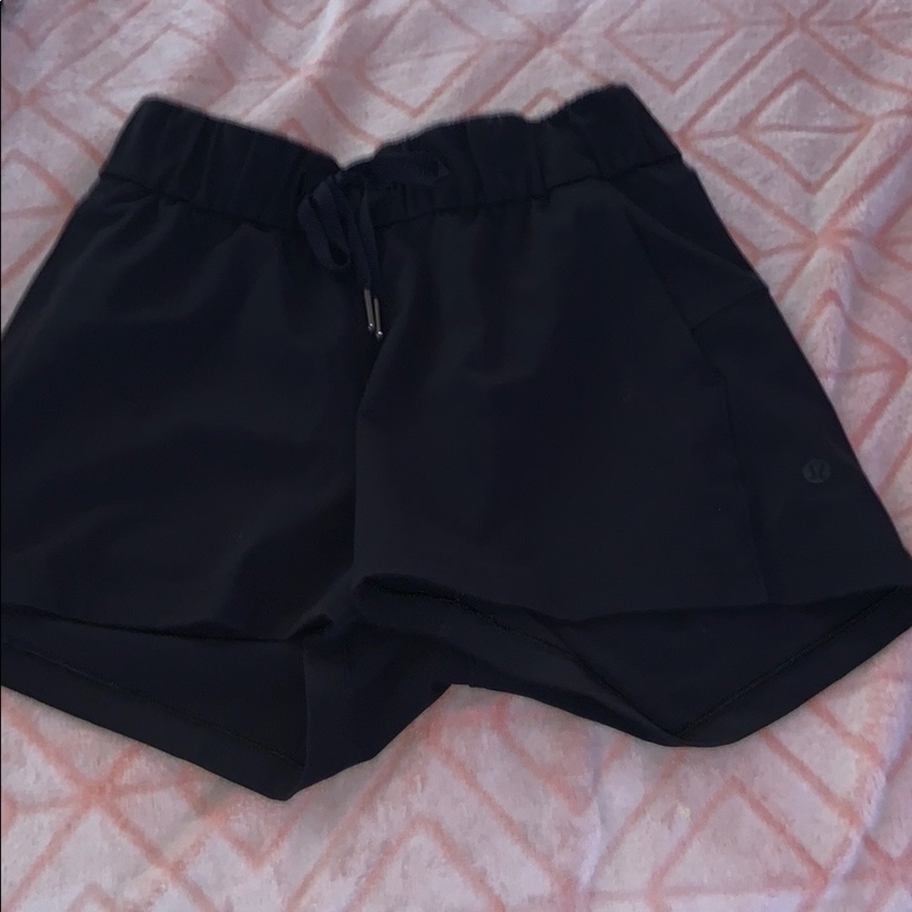 lululemon on the fly short, lightly worn